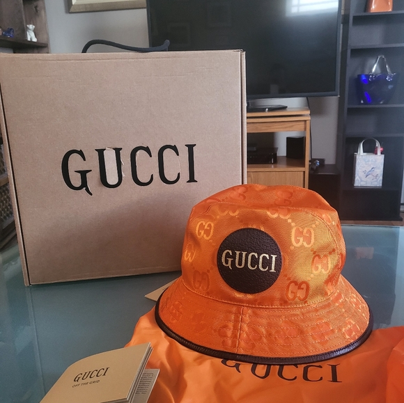 Authentic Gucci logo-applique'd leather trim Econyl bucket hat - Picture 2 of 5